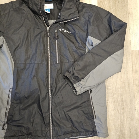 Columbia Men's Dark and Light Gray Water Resistant Winter Coat - Picture 4 of 11